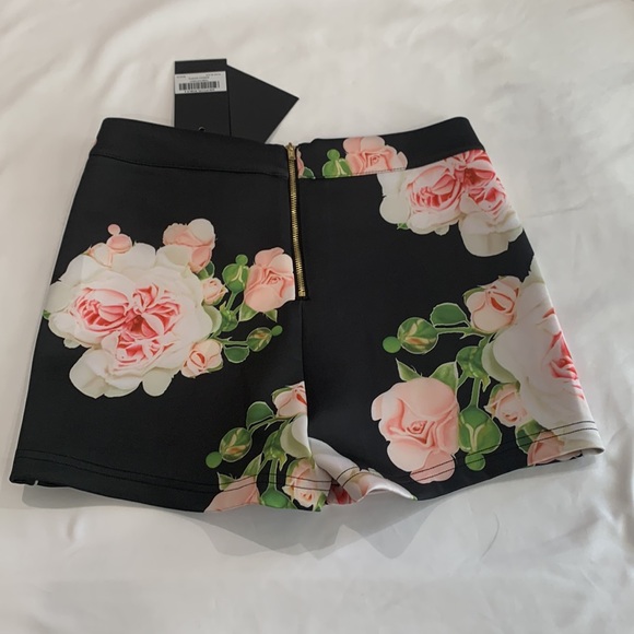 NWT Cynthia Rowley Bonded Floral Shorts‎ - Picture 7 of 8